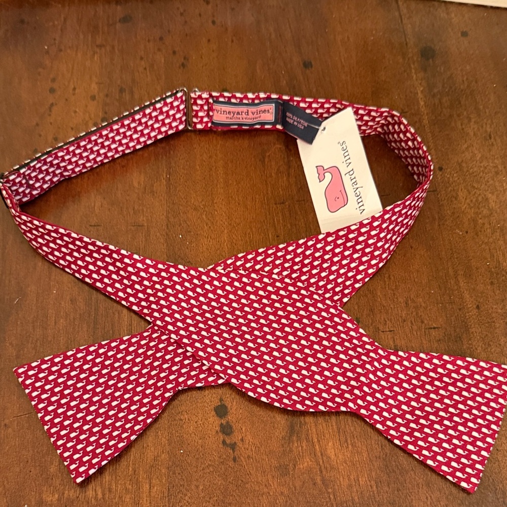 NWT Vineyard Vines Whale Bow Tie
